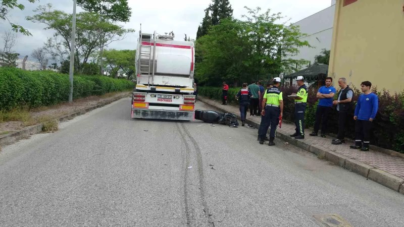 Antalya'da Motosikletli Genç Feci Kazada Hayatını Kaybetti