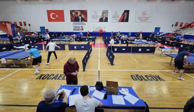 Gölcük'te Masa Tenisi Turnuvası Tamamlandı