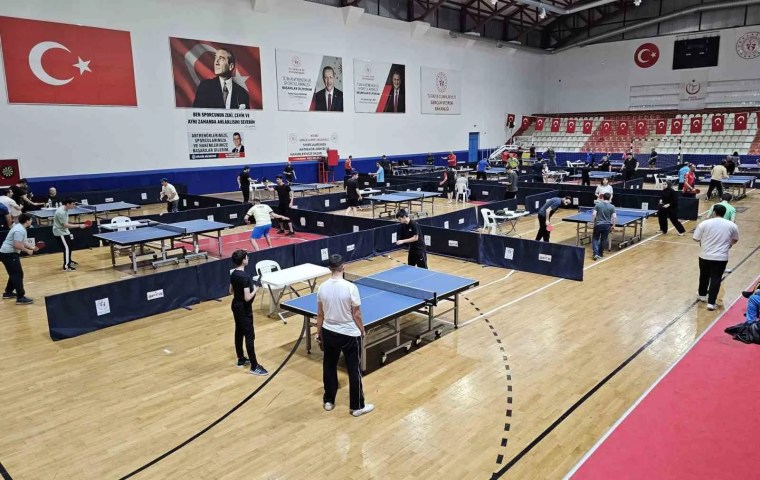 Gölcük'te Masa Tenisi Turnuvası Tamamlandı