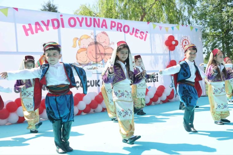 Çayırova'da Geleneksel Çocuk Oyunları Şenliği Düzenlendi