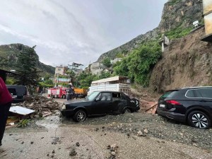 Hatay'da Heyelan Sonrası Müstakil Ev Çöktü: 1 Ölü, 2 Yaralı