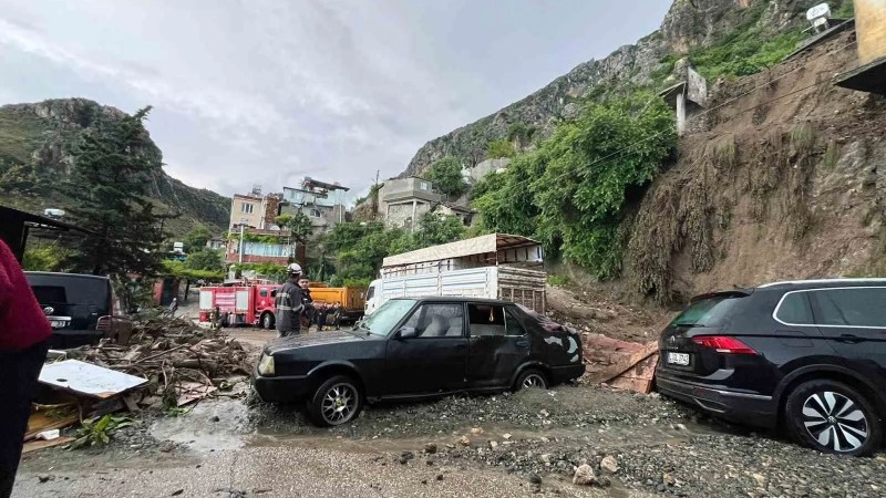 Hatay'da Heyelan Sonrası Müstakil Ev Çöktü: 1 Ölü, 2 Yaralı
