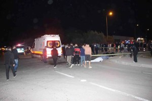 Antalya'da Çöp Kamyonu ile Çarpışan Motosikletteki İki Genç Hayatını Kaybetti