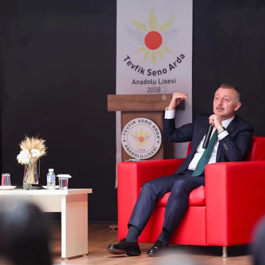 Liseli Öğrenciler Başkan Büyükakın'a Sorularını Yöneltti