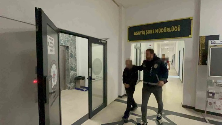 Evlerden Hırsızlık Yapan Şüpheli Kiralık Araçla Kaçarken Yakalandı