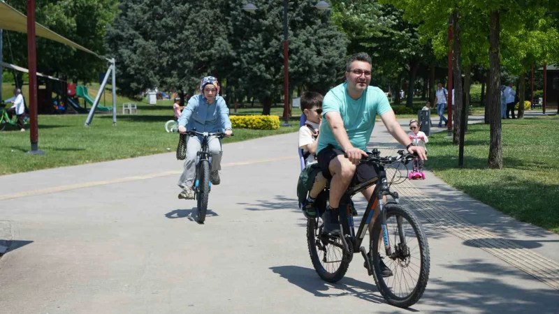Kocaeli'de Bayramda İki Farklı Mevsim Yaşandı