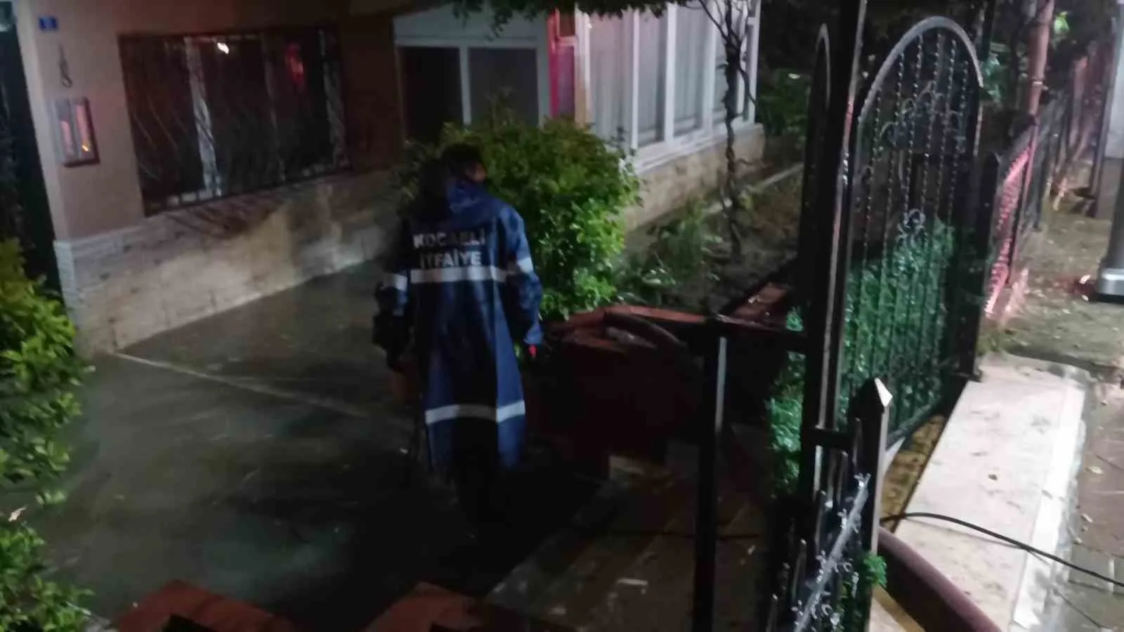 Kocaeli'de Sağanak Yağış Hayatı Felç Etti