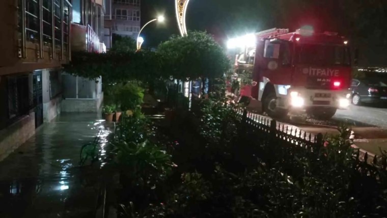 Kocaeli'de Sağanak Yağış Hayatı Felç Etti