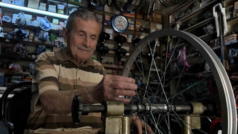 85 Yaşında 72 Yıllık Meslek Aşkı: Hayri Karan'ın Hikayesi