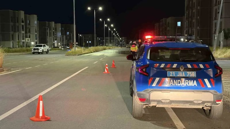 Diyarbakır'da Halk Otobüsü ve Otomobil Çarpıştı: İki Kişi Hayatını Kaybetti