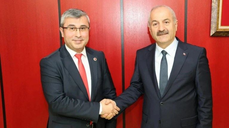 Gebze Belediyesi’nde sürpriz istifa: Ahmet Hüseyinçelebi görevlerini bıraktı