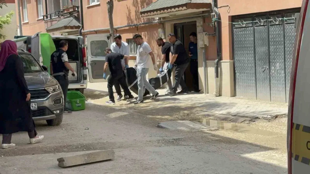 Çocuklarının seslendiği kadın yatağında ölü bulundu