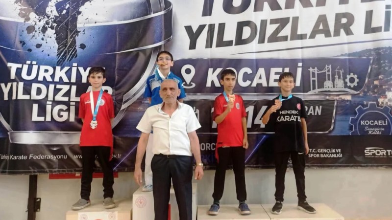 Körfezli karateciler Darıca’da madalyaları topladı
