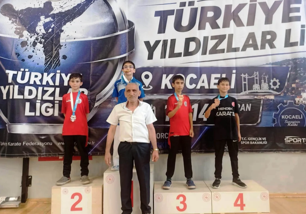 Körfezli karateciler Darıca’da madalyaları topladı