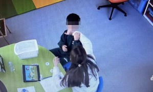 Otizmli çocuğa şiddet kamerada! Öğretmen tutuklandı