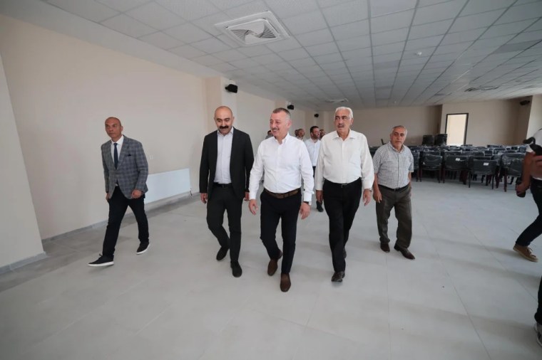 Başkan Büyükakın Derince Cemevi’ni inceledi