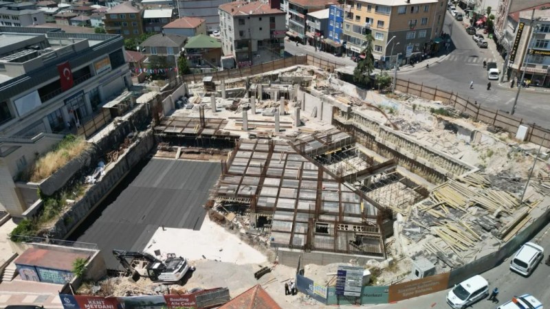 Başkan Büyükakın Dilovası Kent Meydanı’nı İnceledi