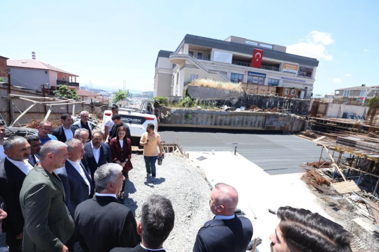 Başkan Büyükakın Dilovası Kent Meydanı’nı İnceledi