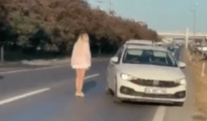 E-5’te tehlikeli anlar! Yola çıkan kadın trafiği durma noktasına getirdi