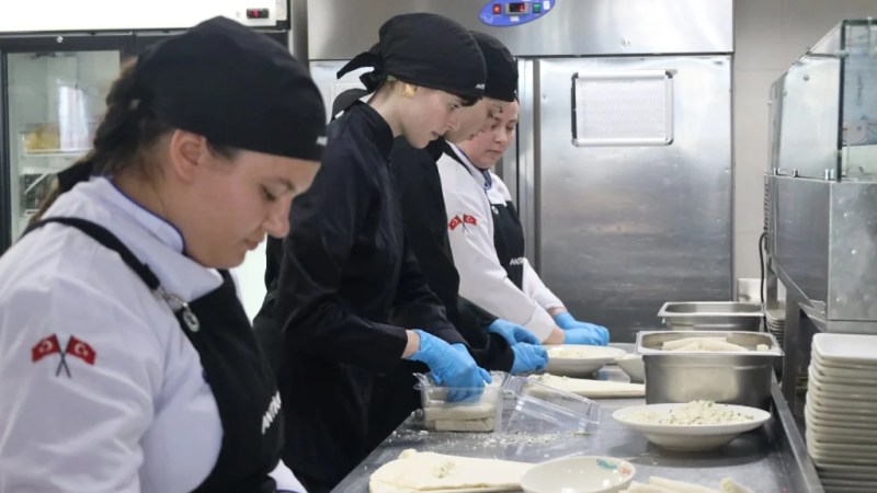 Hollandalı öğrenciler Türk mutfağını öğrendi
