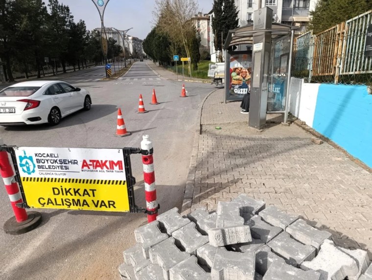 İzmit 17 Ağustos Bulvarı baştan sona yenileniyor