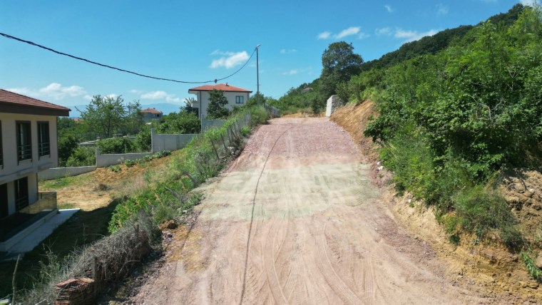 Akmeşe’de yol ve taş duvar çalışmaları hız kesmiyor