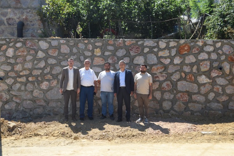Akmeşe’de yol ve taş duvar çalışmaları hız kesmiyor