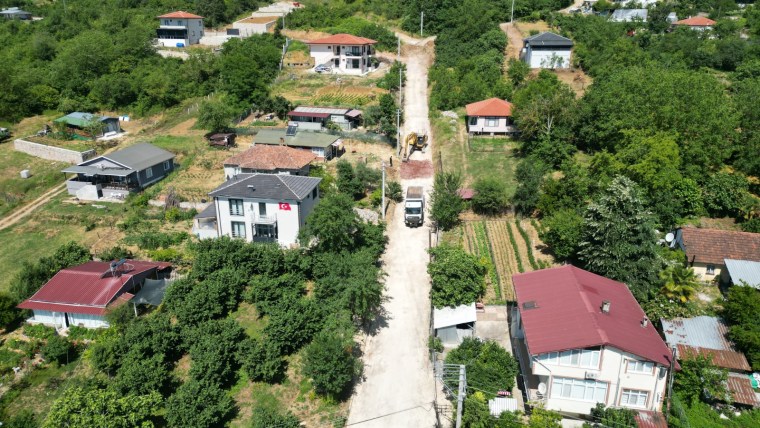 Akmeşe’de yol ve taş duvar çalışmaları hız kesmiyor