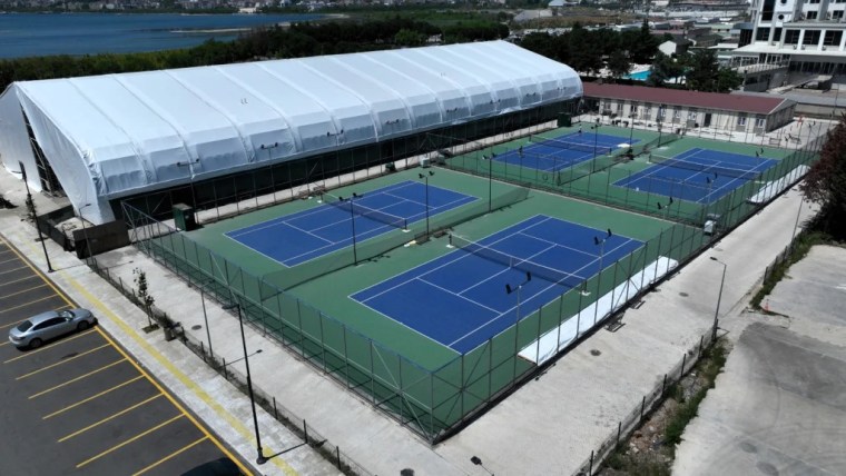 İzmit’e 4 kapalı tenis kortu