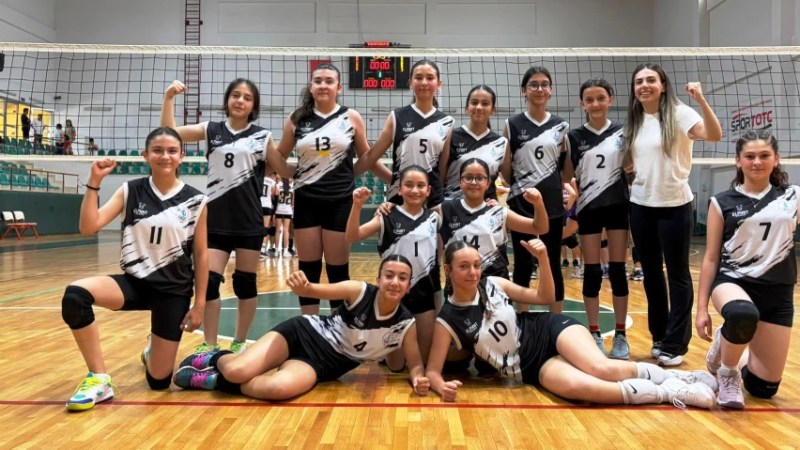 Körfez’in midi voleybolcu kızları şampiyon oldu