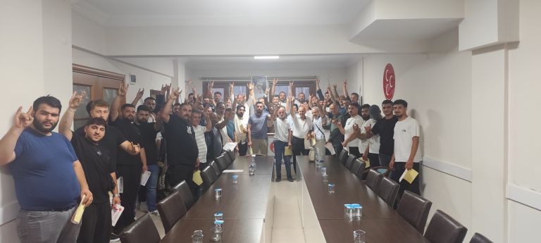 MHP Çayırova şov yaptı! 128’i birden…