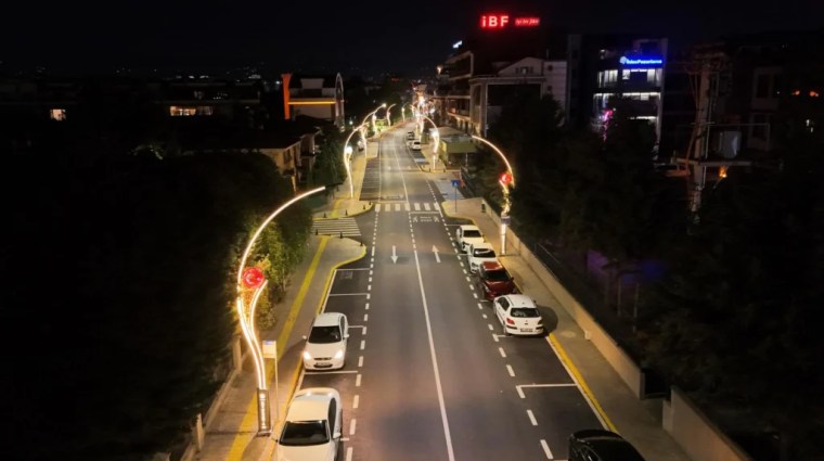 Esnaf, yenilenen cadde için Büyükakın’a teşekkür etti