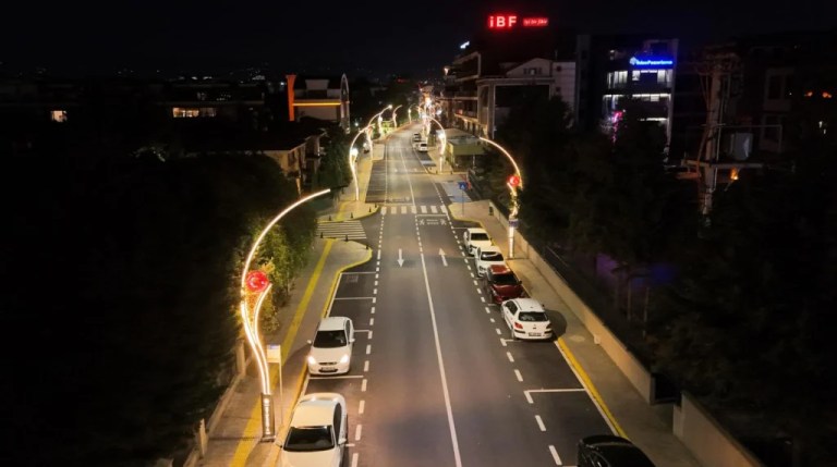 Esnaf, yenilenen cadde için Büyükakın’a teşekkür etti