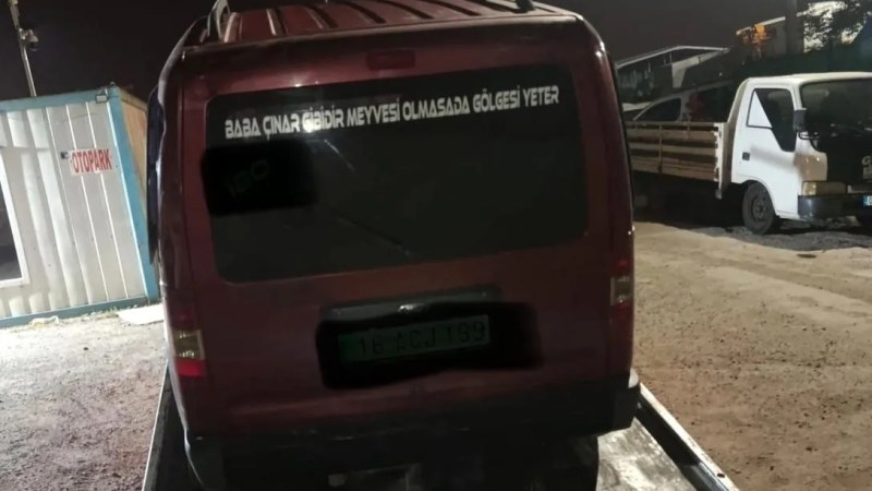 Trafikte bıçaklı kavga: 3 yaralı!