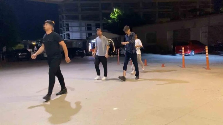 Parkta gençlere pompalı tüfekli saldırı: 10 yaralı!