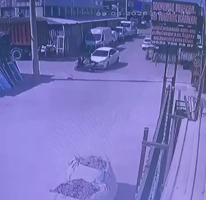 İzmit'te kaza kamerada: 1 yaralı!