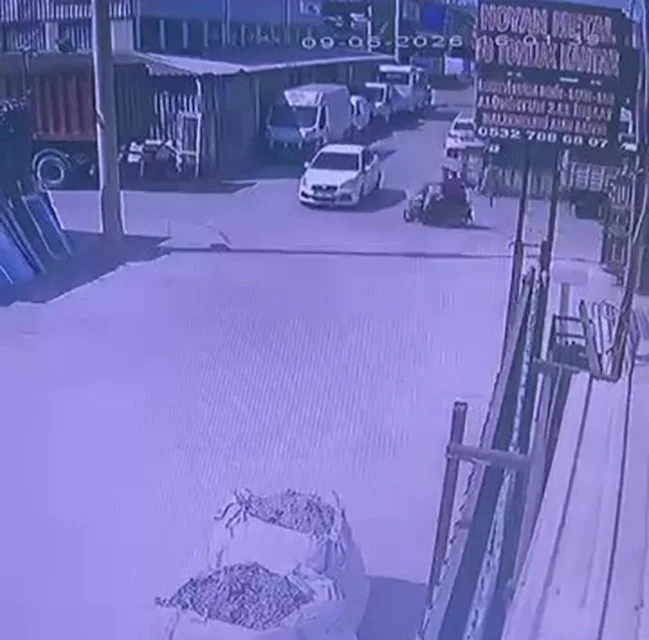 İzmit'te kaza kamerada: 1 yaralı!