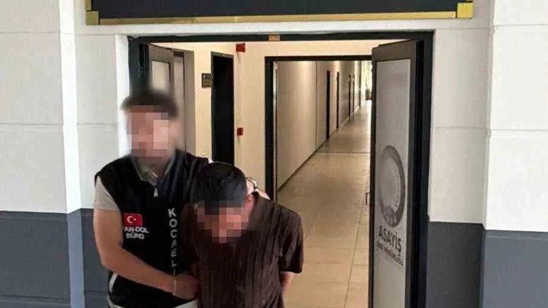 Polis süsüyle dolandırdı, otobüste yakalandı!