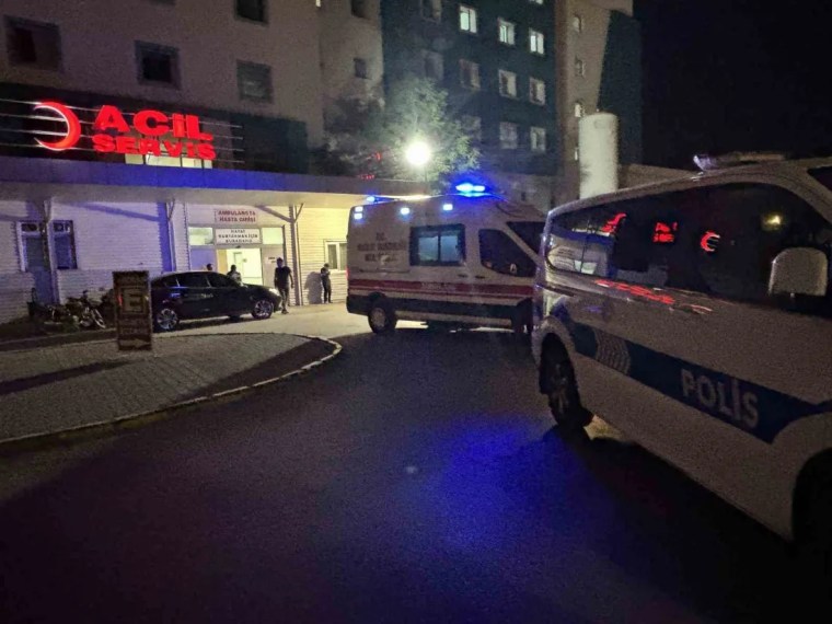Baba oğlunu bıçakladı!