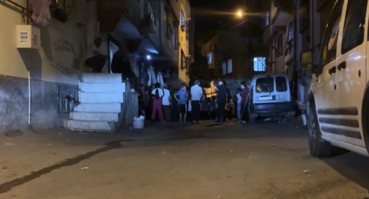 Baba oğlunu bıçakladı!