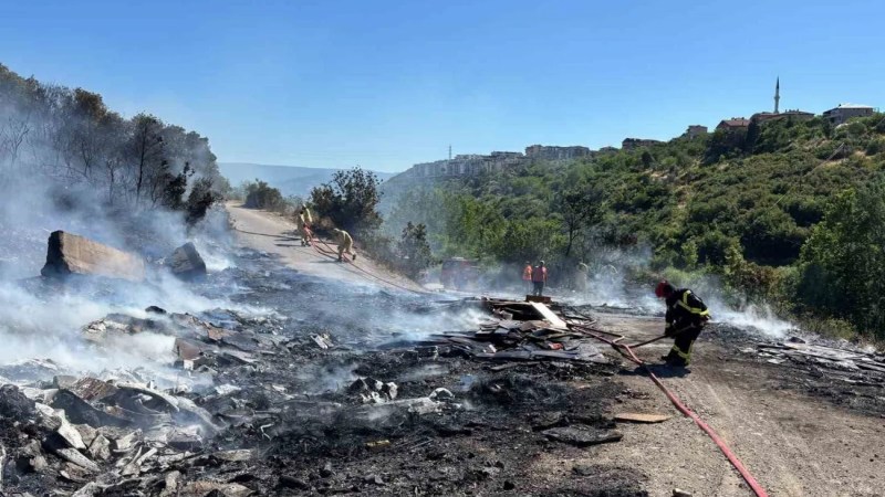 İzmit'te yangın sonrası çöp manzarası!