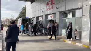 İskeleden düşen 2 işçi yaralandı!