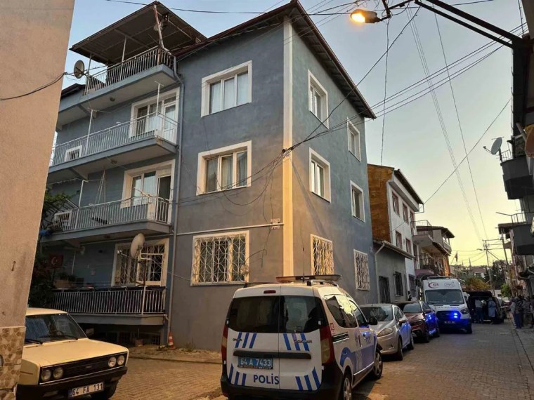 Balkondan düşen kadın kurtarılamadı!