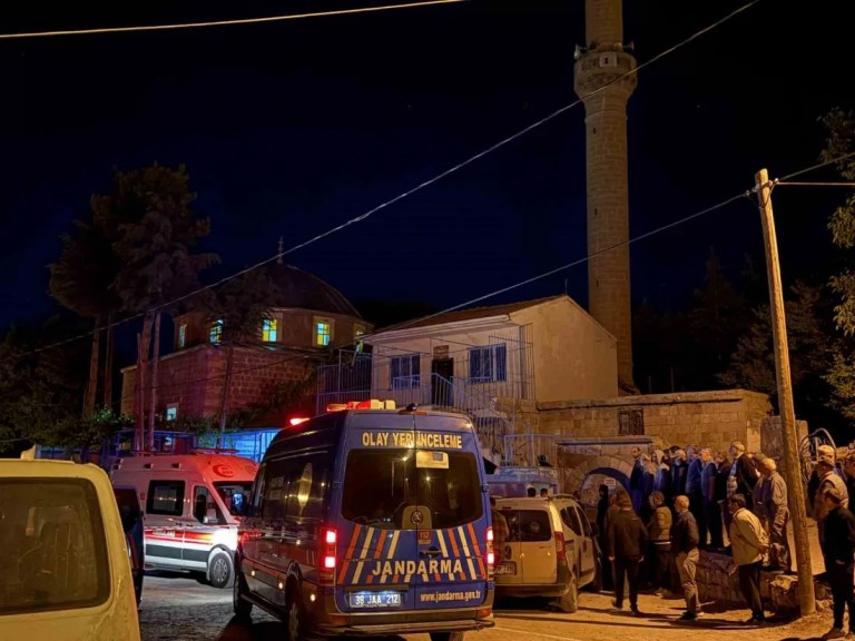 Cami cemaatine bıçaklı saldırı: 2 ölü!