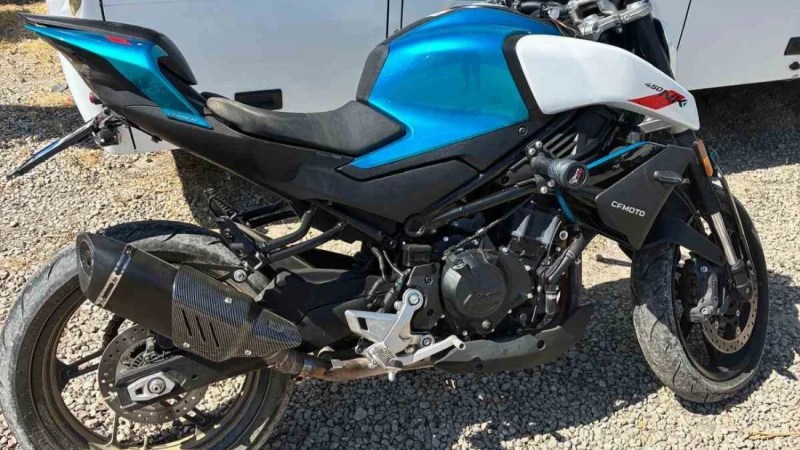 Motosikletli polise çarptı!