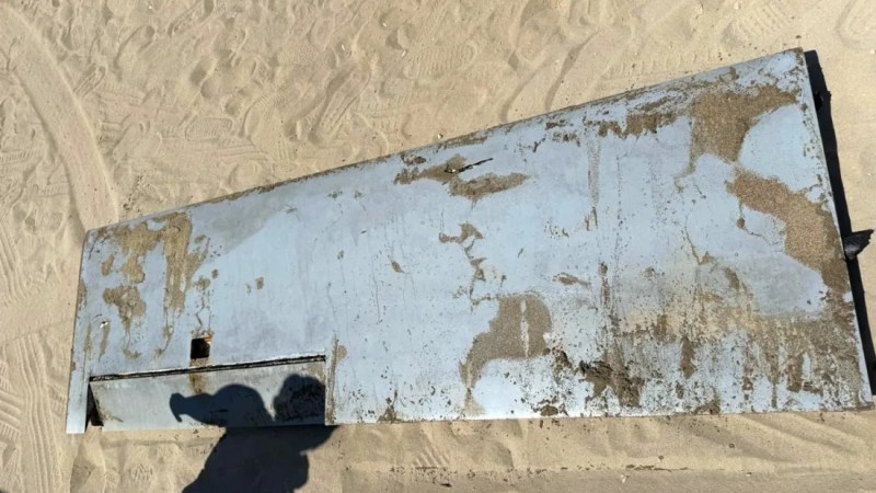 Sahile vuran dron parçası inceleniyor!