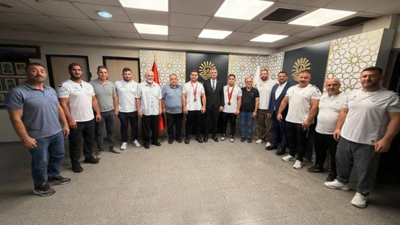 Kırkpınar'da dereceye giren pehlivanlar Başkan Sezer'i ziyaret etti