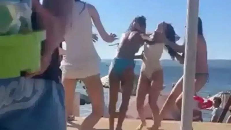 Karamürsel sahilinde kadınlar birbirine girdi