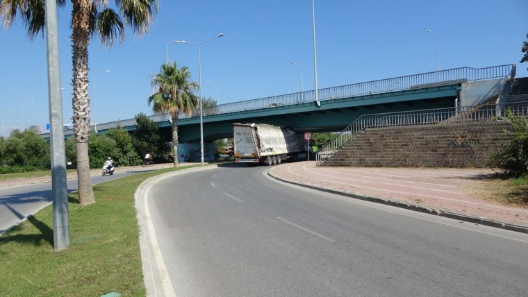Navigasyon hataları TIR’ları dar sokaklara yönlendiriyor