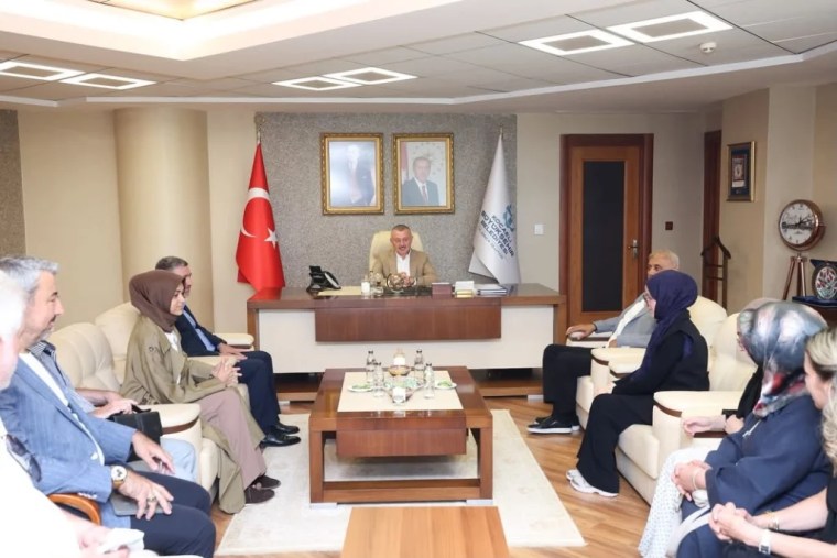 Şampiyon öğrenciler Başkan Büyükakın'ı ziyaret etti - 3. görsel